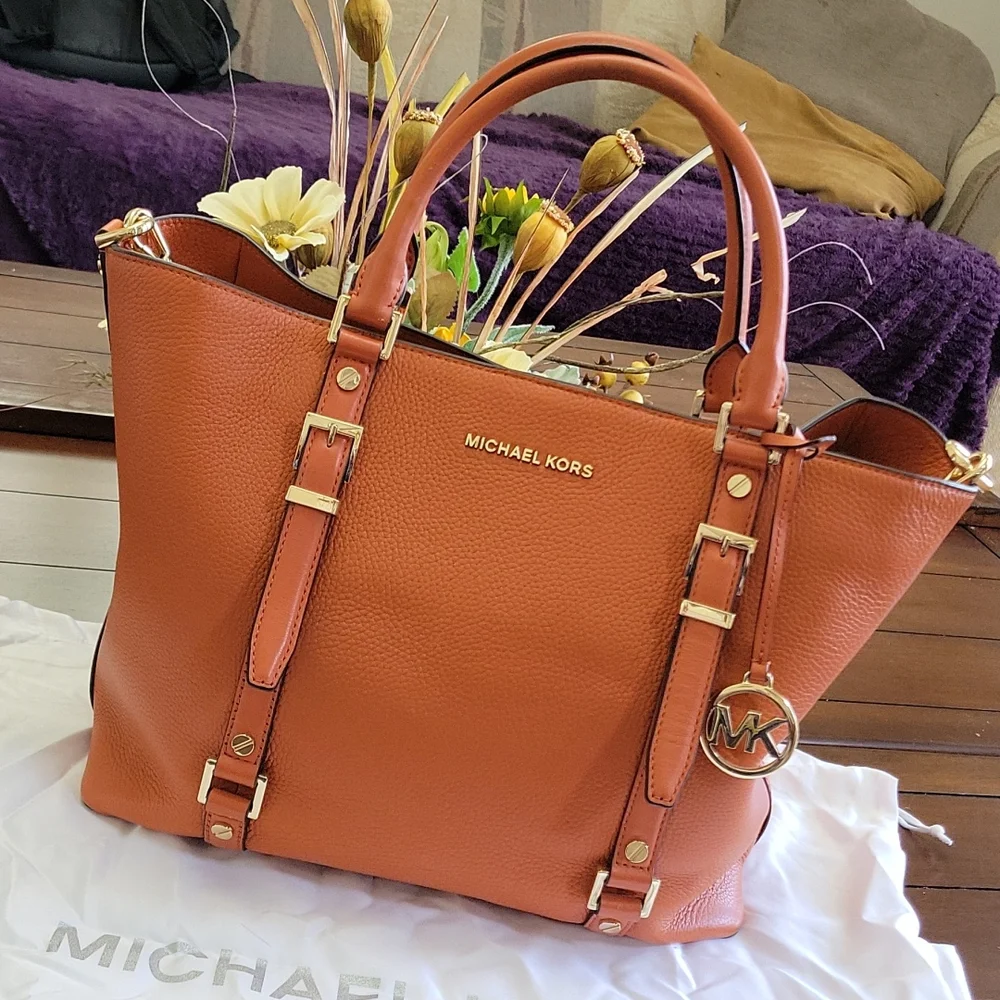 MK π PURSE - Picture 1 of 16